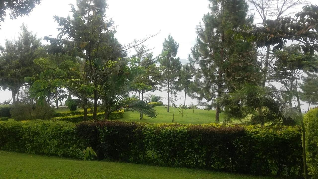 Отель Lakeside Escape - Uganda Mpenja Экстерьер фото